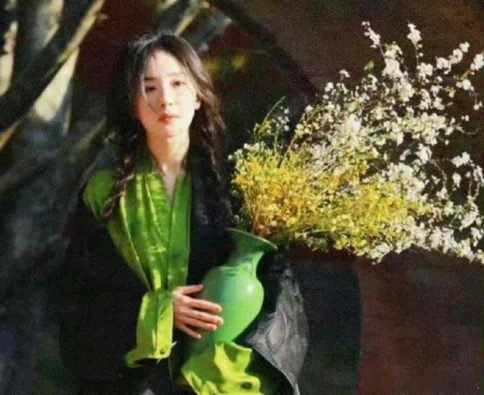 杨幂Angelababy杨颖撞衫，你更喜欢谁的演绎？ 