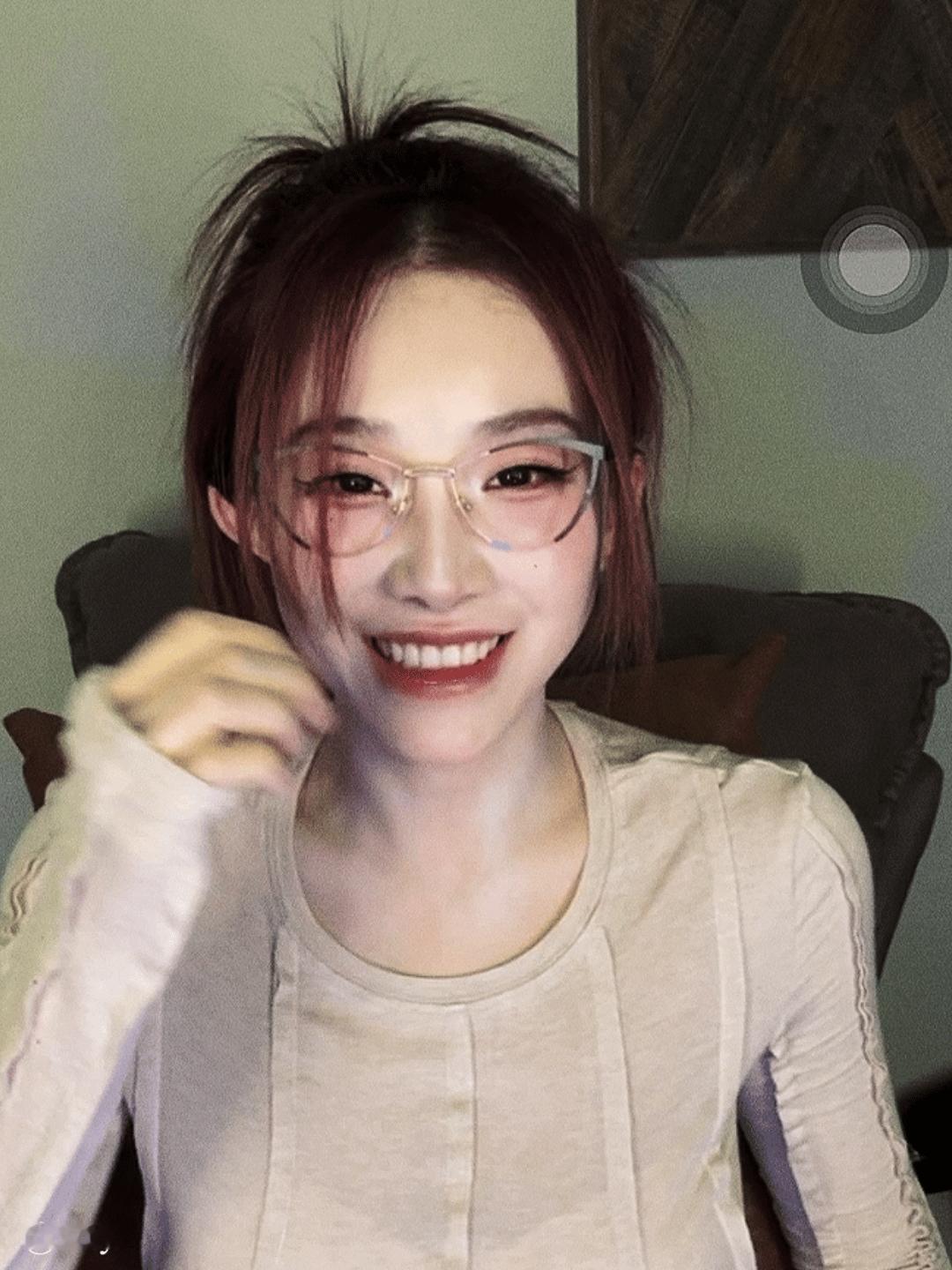 喻言今晚直播状态👇🏻求下辈子长这样教程🙏🏻 ​​​