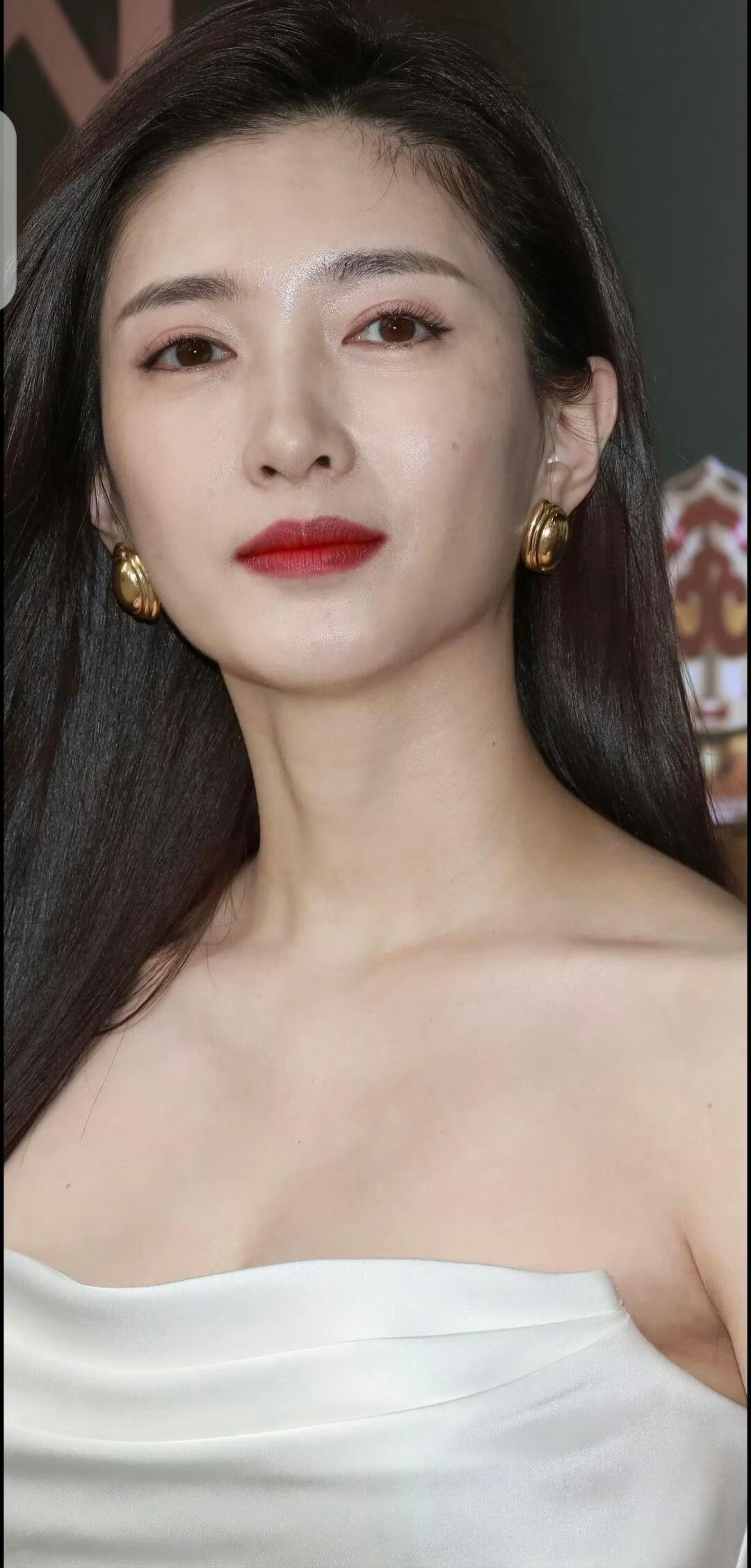 江疏影是怎么做到皮肤白嫩像要挤出水的，这状态绝了 