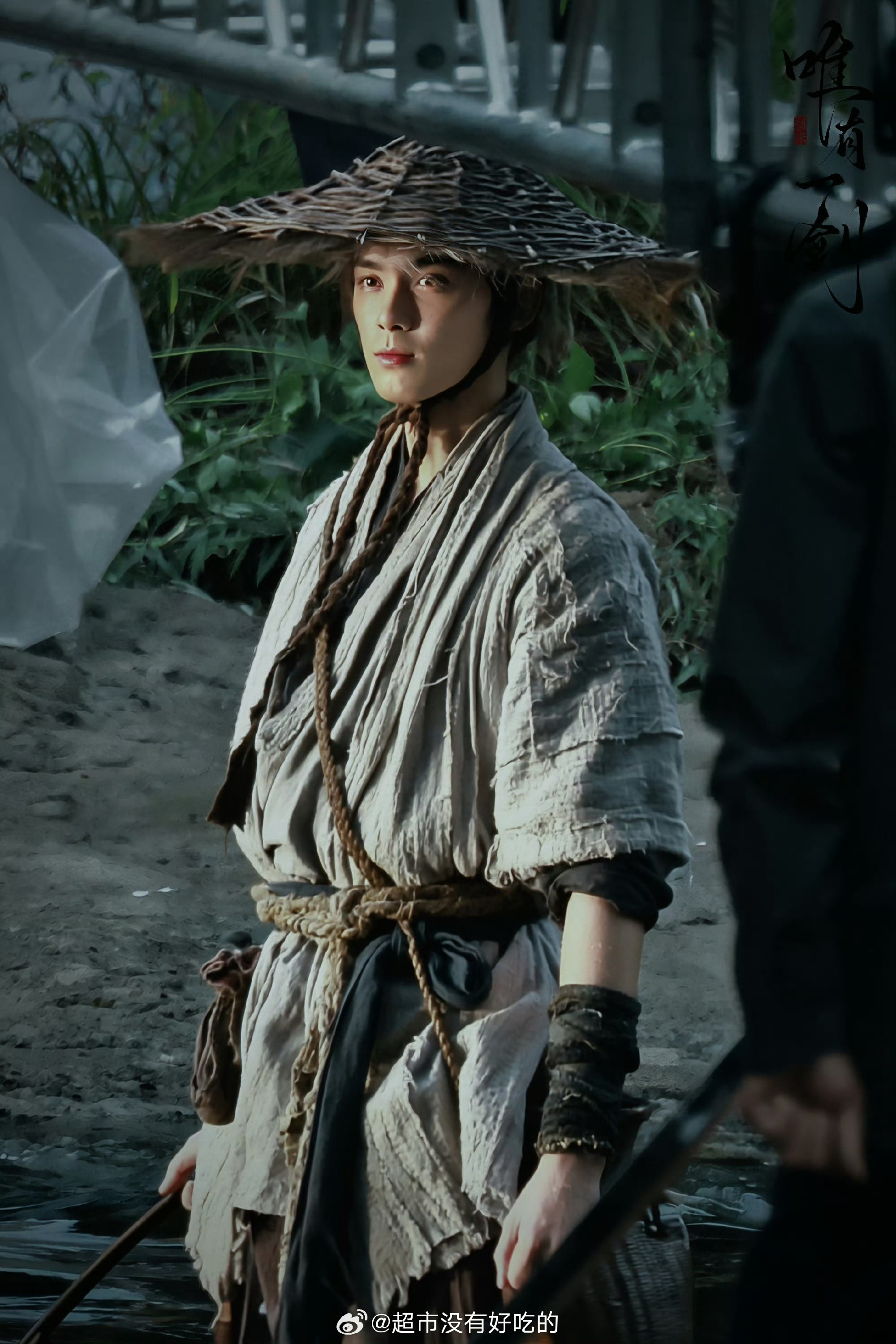 吴磊剑来路透图吴磊陈平安出妆吴磊剑来路透图，好帅，[么么哒][么么哒] ​​​