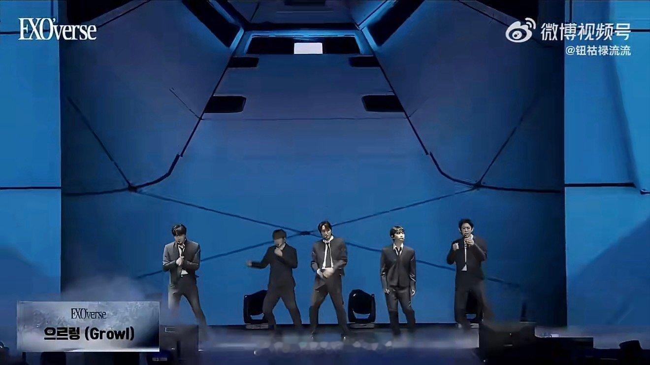 EXO咆哮开场 我的天…直接梦回初中了好吧还记得之前朋友科普EXO，E不发音哦哈