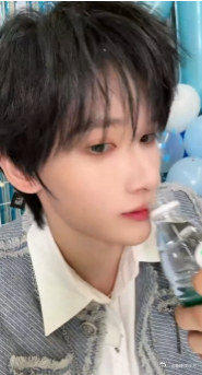 救命！18岁收尾的生日直播全是惊喜，无剧本乱炖的快乐+藏不住的宠粉小心思，这碎片