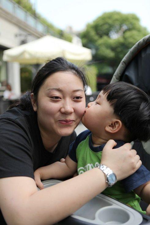 妈妈生二胎时，5岁儿子突发高烧离世，这个家庭的悲剧让人心碎

大家好，今天想跟大