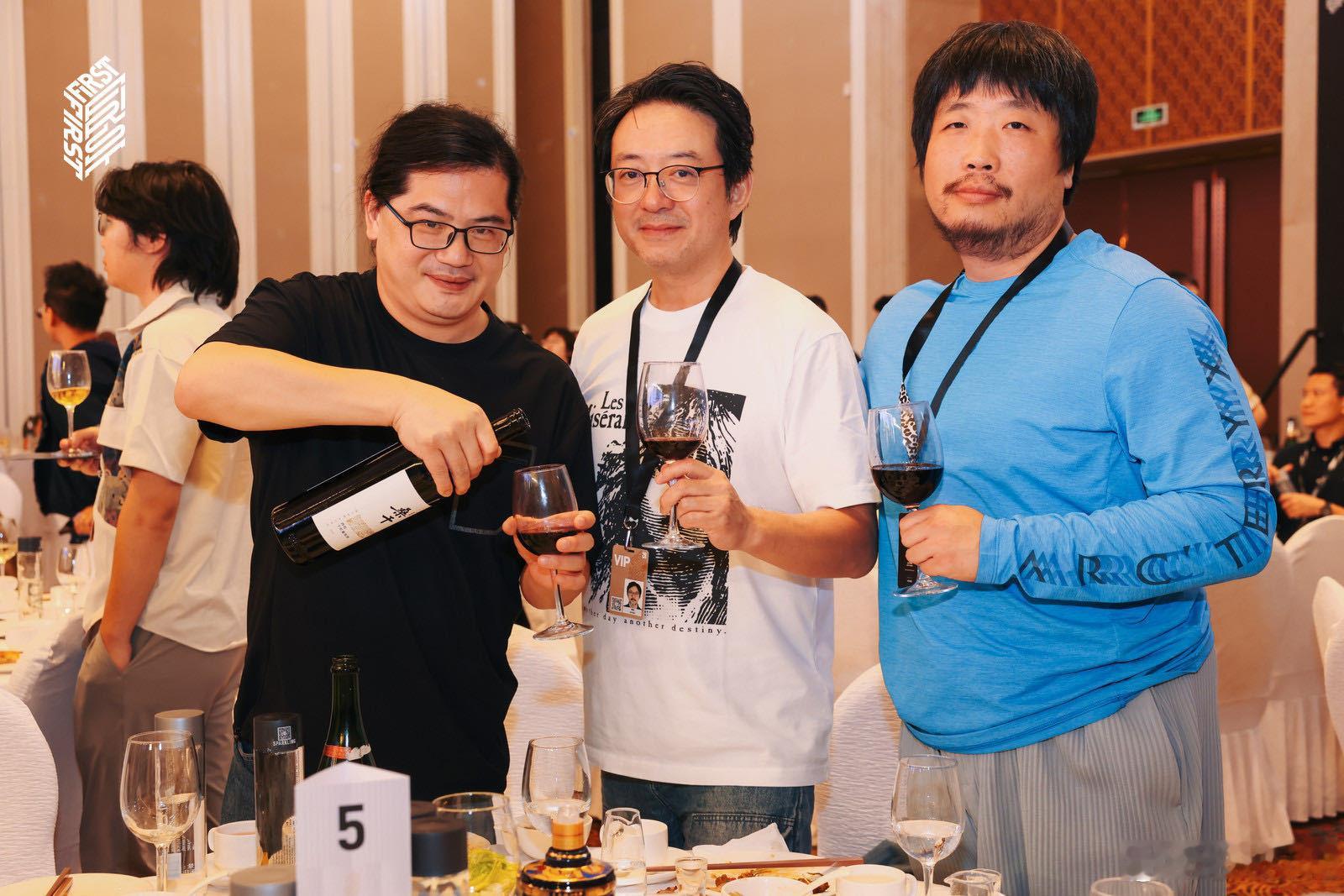 刷到FIRST青年电影展的幕后内容，才发现长城葡萄酒已经连续三年陪伴这场青年光影