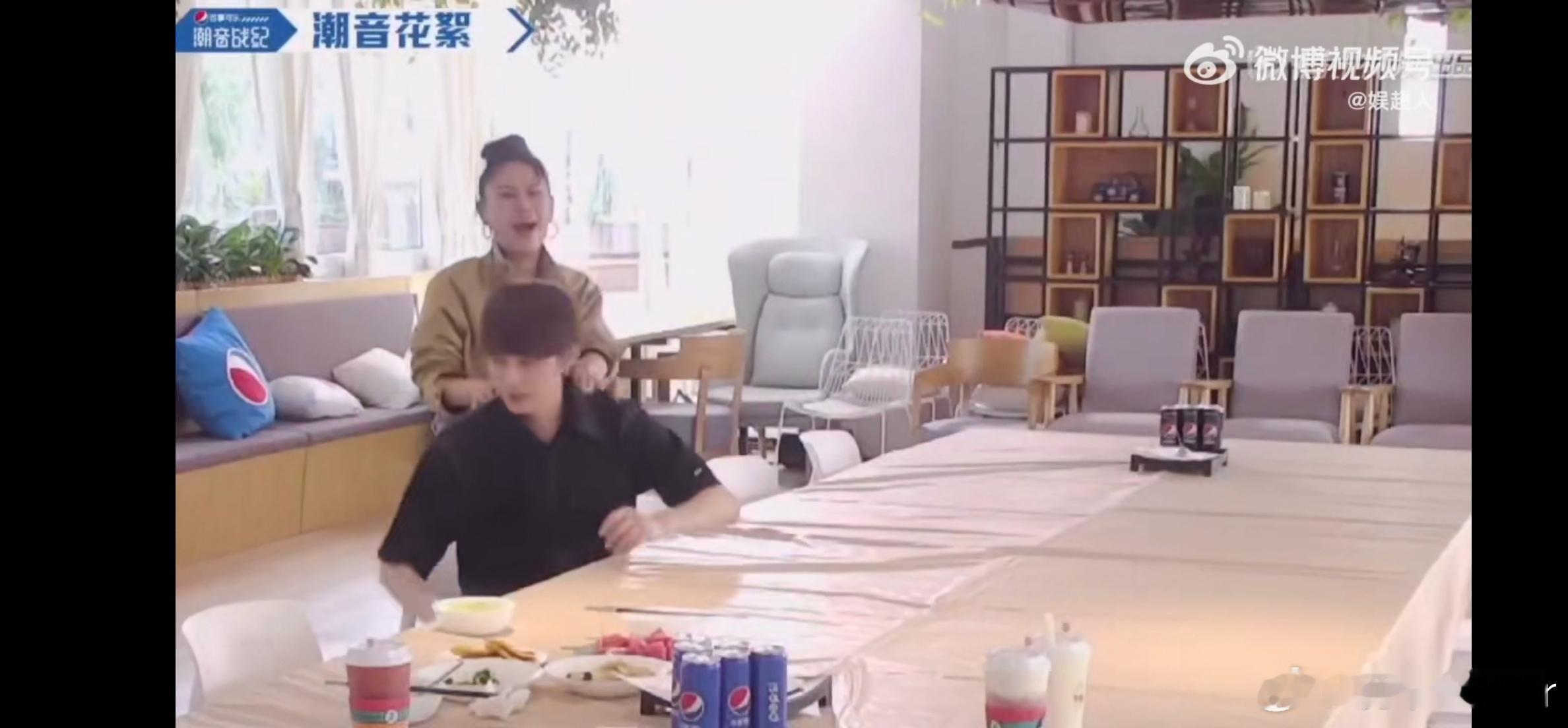 袁娅维超绝姐感导师  袁娅维担任《创造营亚洲2》导师，舞台感染力爆棚，指导学员一