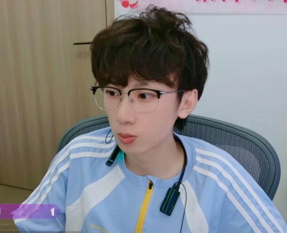 好好看比赛你卖萌干什么哼哼 
