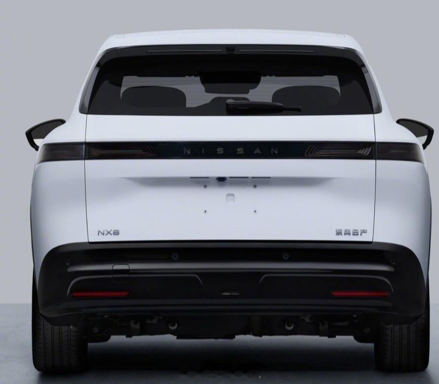 新车长宽高为 4870 mm*1920 mm*1680mm，轴距为 2917mm