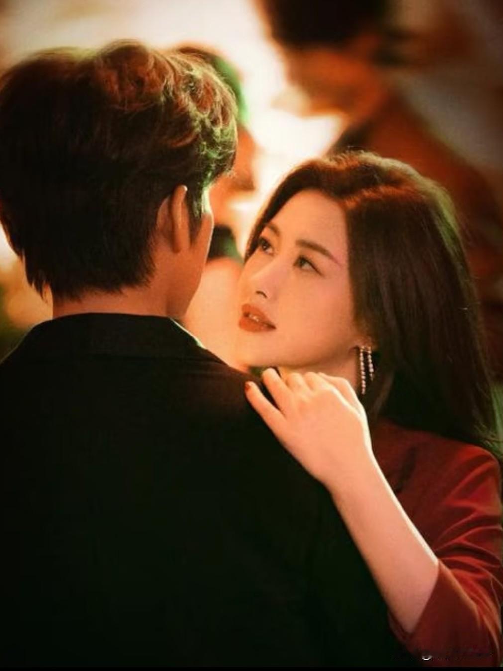 《蜜语纪》这哪是姐姐，鸠占鹊巢，还明抢。
许蜜语从国外旅行回到上海，
一打开家门