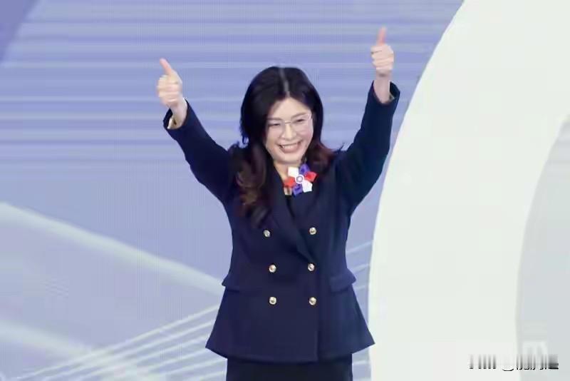 只有民进党下台，才有可能和平统一。郑丽文是务实主义者，也懂得斗争策略。她如果把民