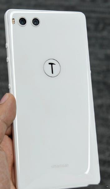 罗永浩谈论重新出山造手机 现在市场竞争这么激烈头部打得死去活来，小品牌在角落瑟瑟