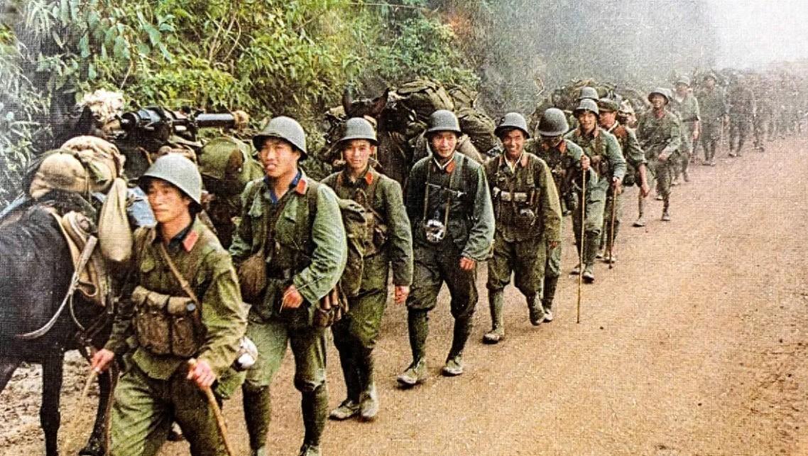 1979年我军班长撤退带伤员时突喊一声，没想到竟救了整队官兵的生命！
1979年