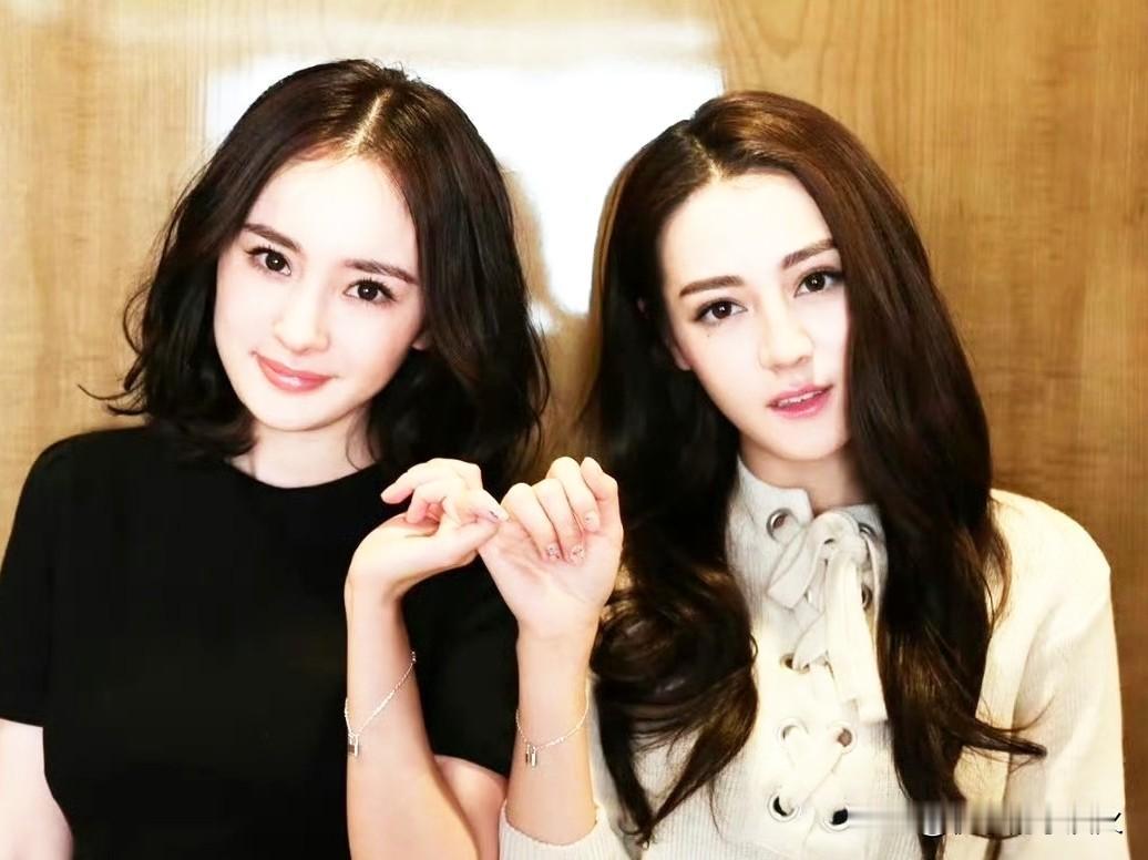 都说迪丽热巴与杨幂是“王不见王”，但两人互相庆祝生日连续六年了啊！

 一个曾经