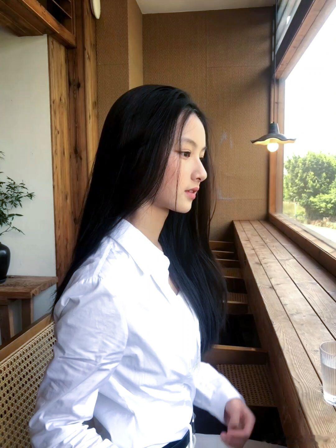 纯靠脸进娱乐圈，七七太好看了 