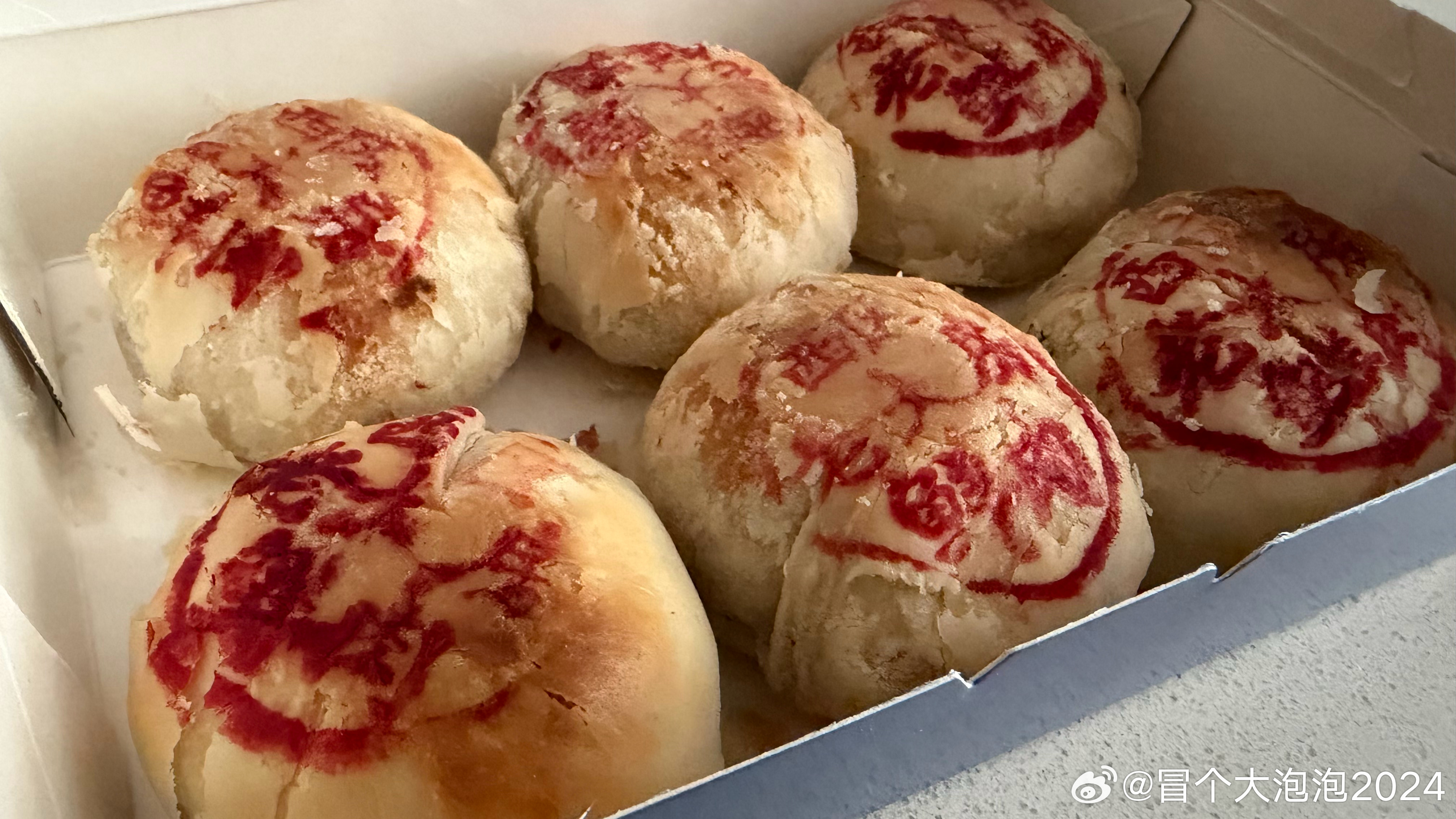 上海特产鲜肉月饼，什么光明邨，泰康……西区老大房才是YYDS，不接受任何反驳。[