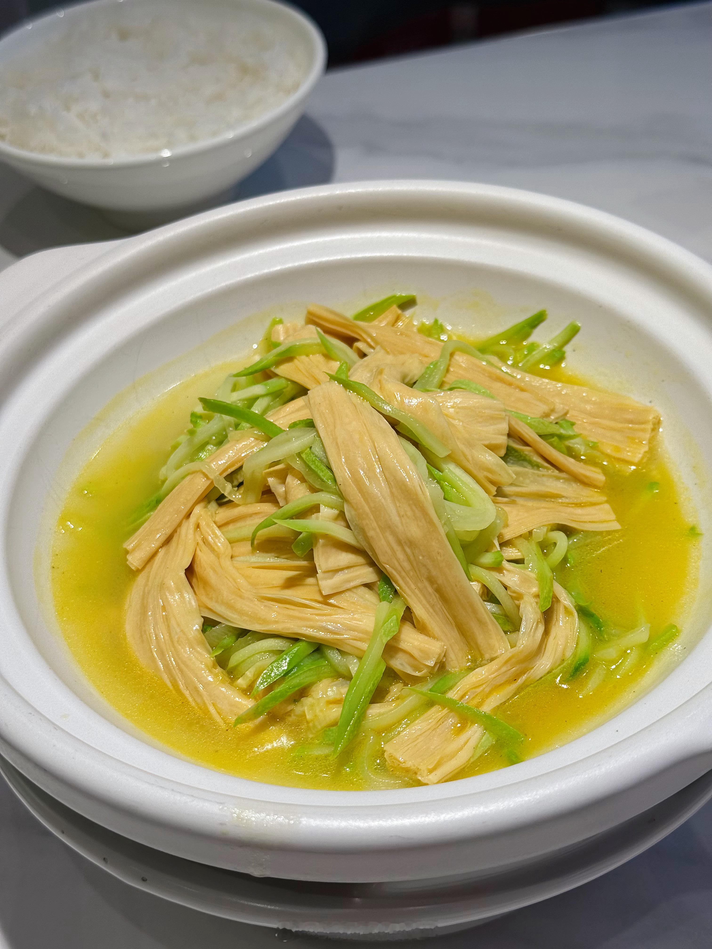 干饭人挚爱💙兰湘子🔹夏季新品来咯！姜辣凤爪🌶️ 砂窝小炒扁豆 🫛嫩瓜焖鲜