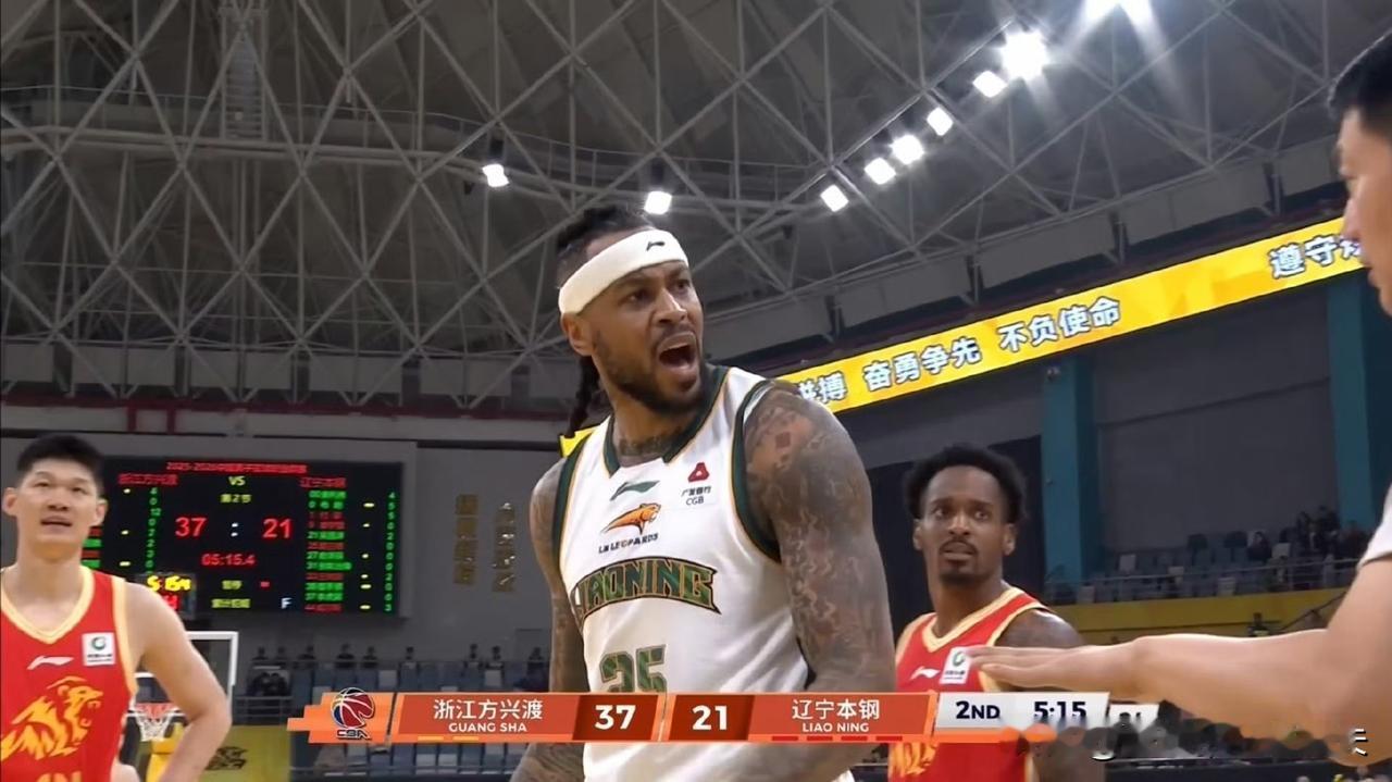 种种迹象表明，辽宁男篮感觉今天没想赢，第二节全是失误，而杨鸣特别反常派上前几场被