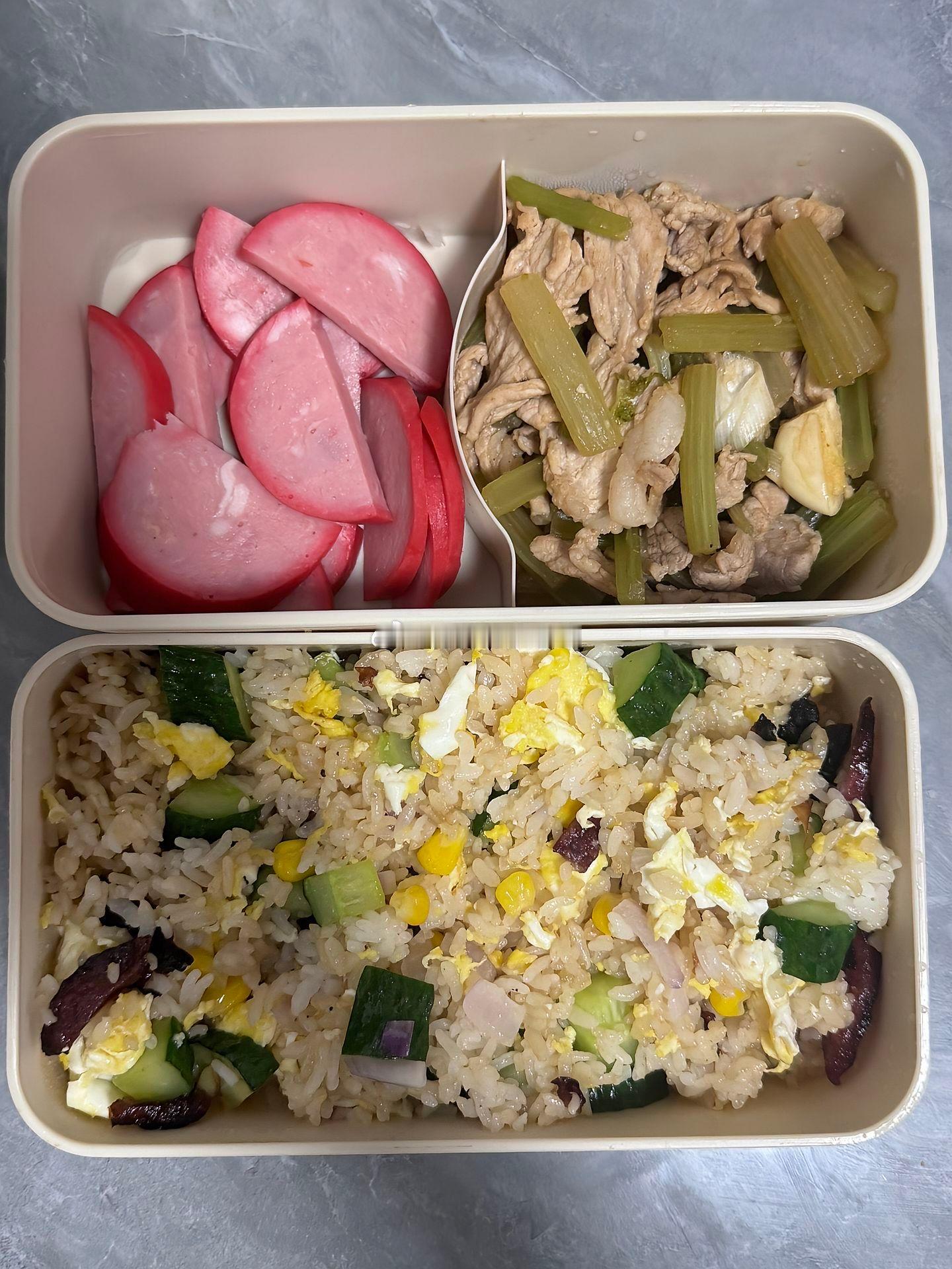目前还是一个震荡行情，先不参与，咱早饭都没整就一直在忙，先吃个午饭吧，有合适位置