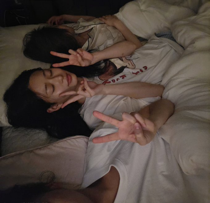 IZONE[超话]  采源生病时来陪她的粥粥和椰奶🥲金采源金珉周崔叡娜 ​​​