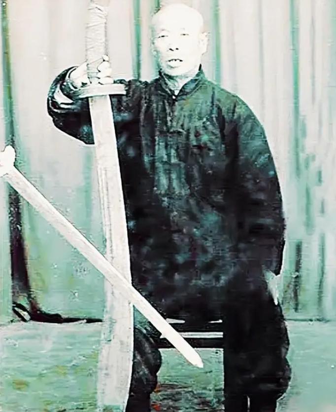 1944年日军抓来34个女子，让一个77岁的病老汉看守，老汉点头答应，突然，趁日