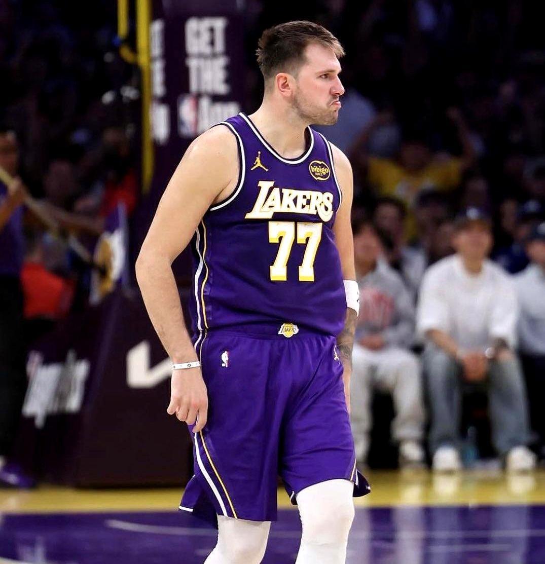 你敢信东契奇加盟湖人第一年就拿10次40+，直接挤入湖人队史前四。
 
现在联盟