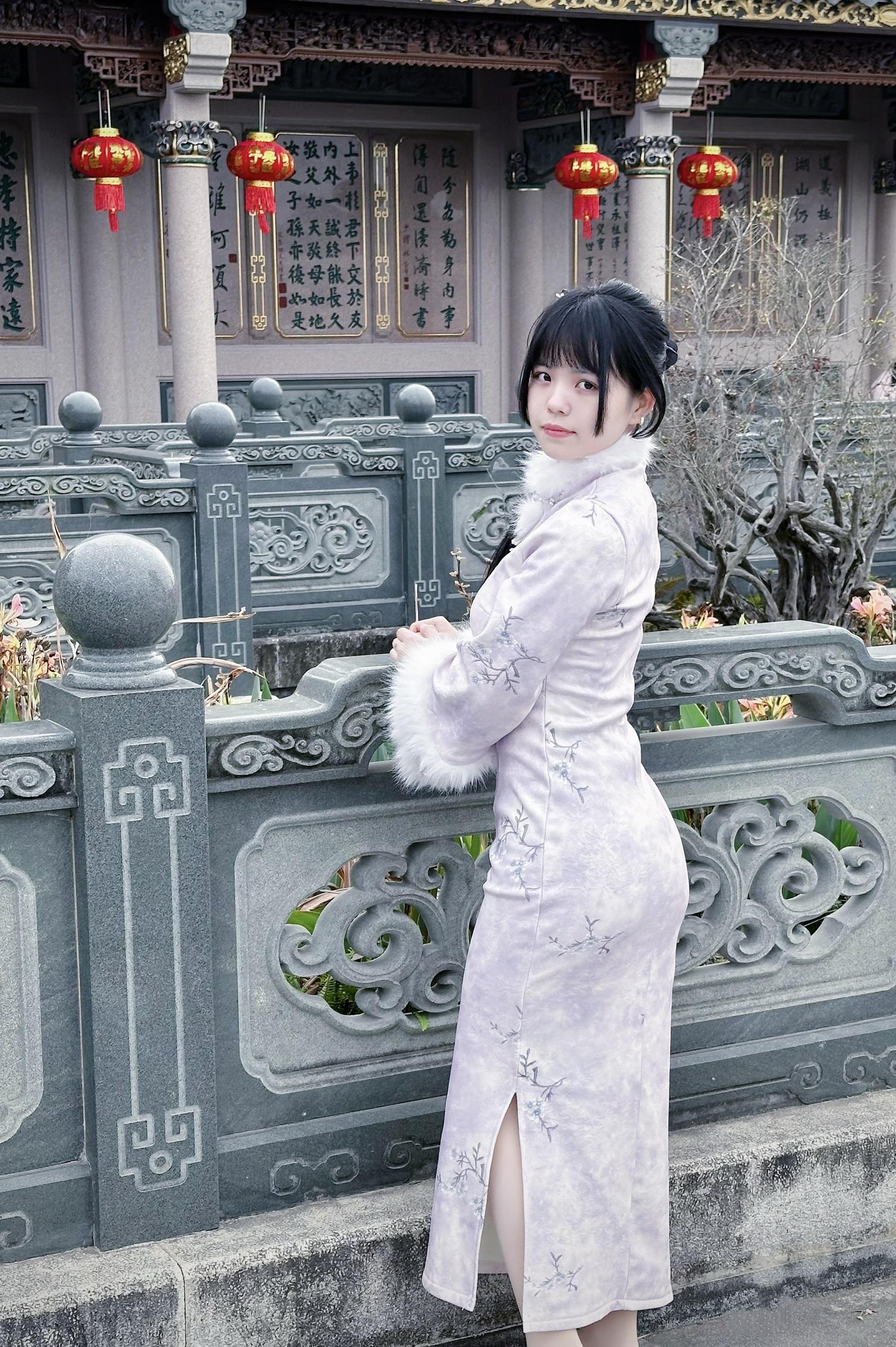 杏花吹满头，步步是温柔。