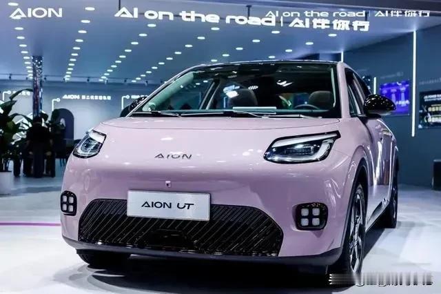 不得不说这就是赤裸裸的现实啊！

电车30万：使用10年，电费1万，卖1.5万；