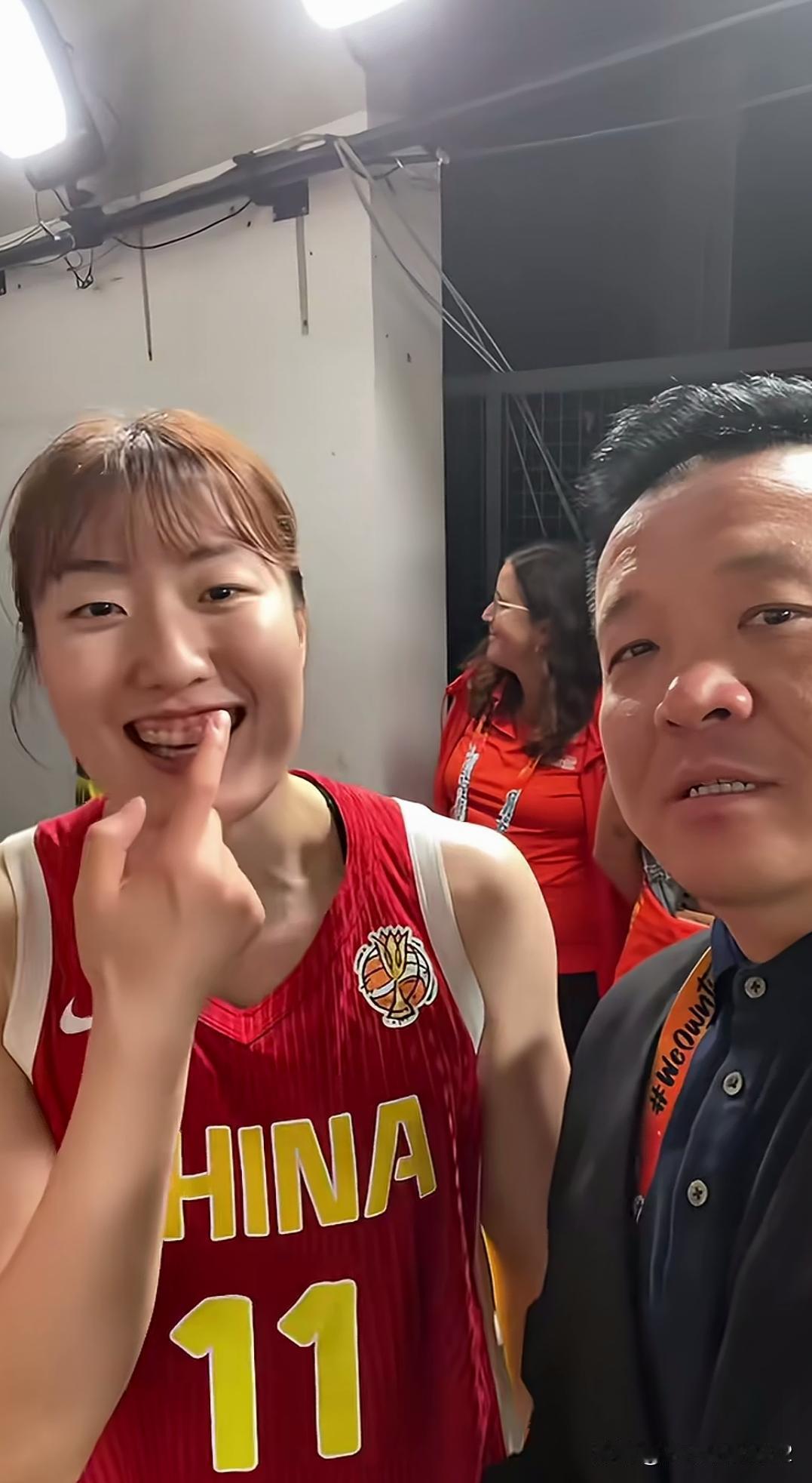 罗欣棫在中国女篮昨晚对波多黎各女篮的这场比赛中敢打敢拼，无所畏惧，在关键时刻挺身