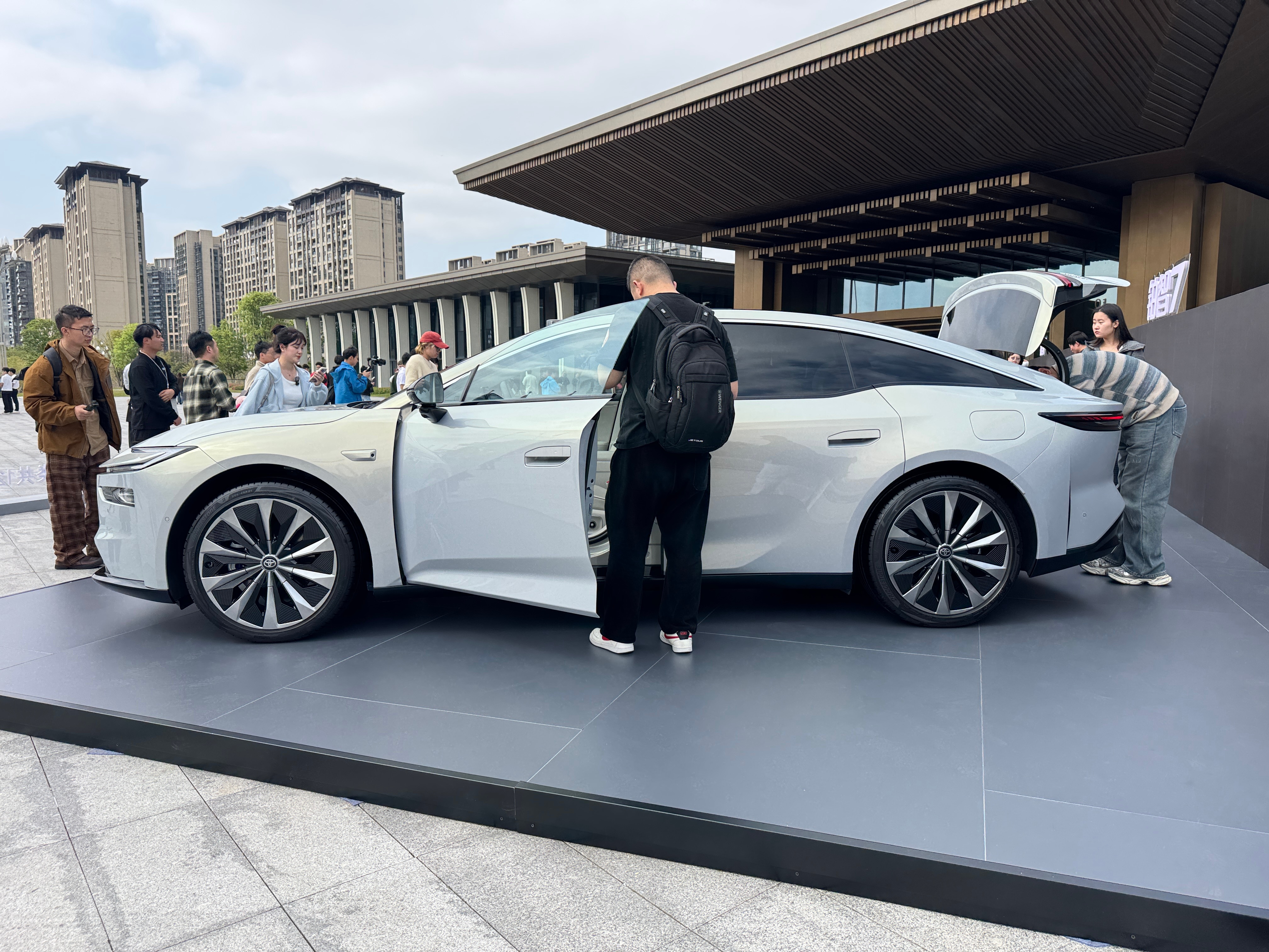 有广汽丰田BZ7，珠玉在前，Lexus ES，狗尾续貂