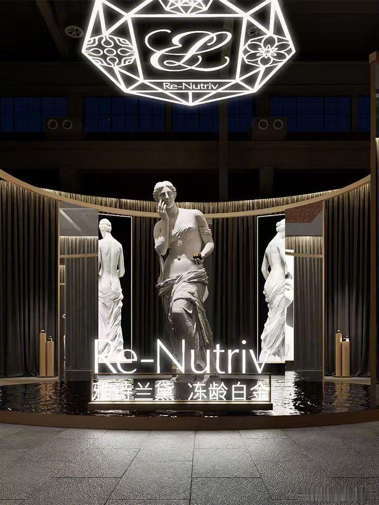 舒淇朱一龙众神归位 建议大家都去看看什么叫用心：从白金八边形通道进场，八面墙把新
