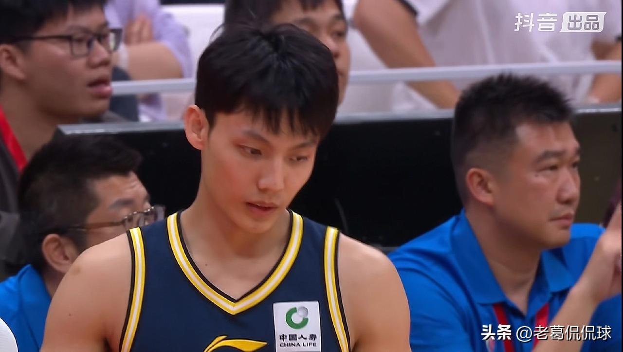广东东阳光当家控卫徐杰的三分手感真是太冰凉了！在今天广东东阳光主场迎战四川丰谷酒