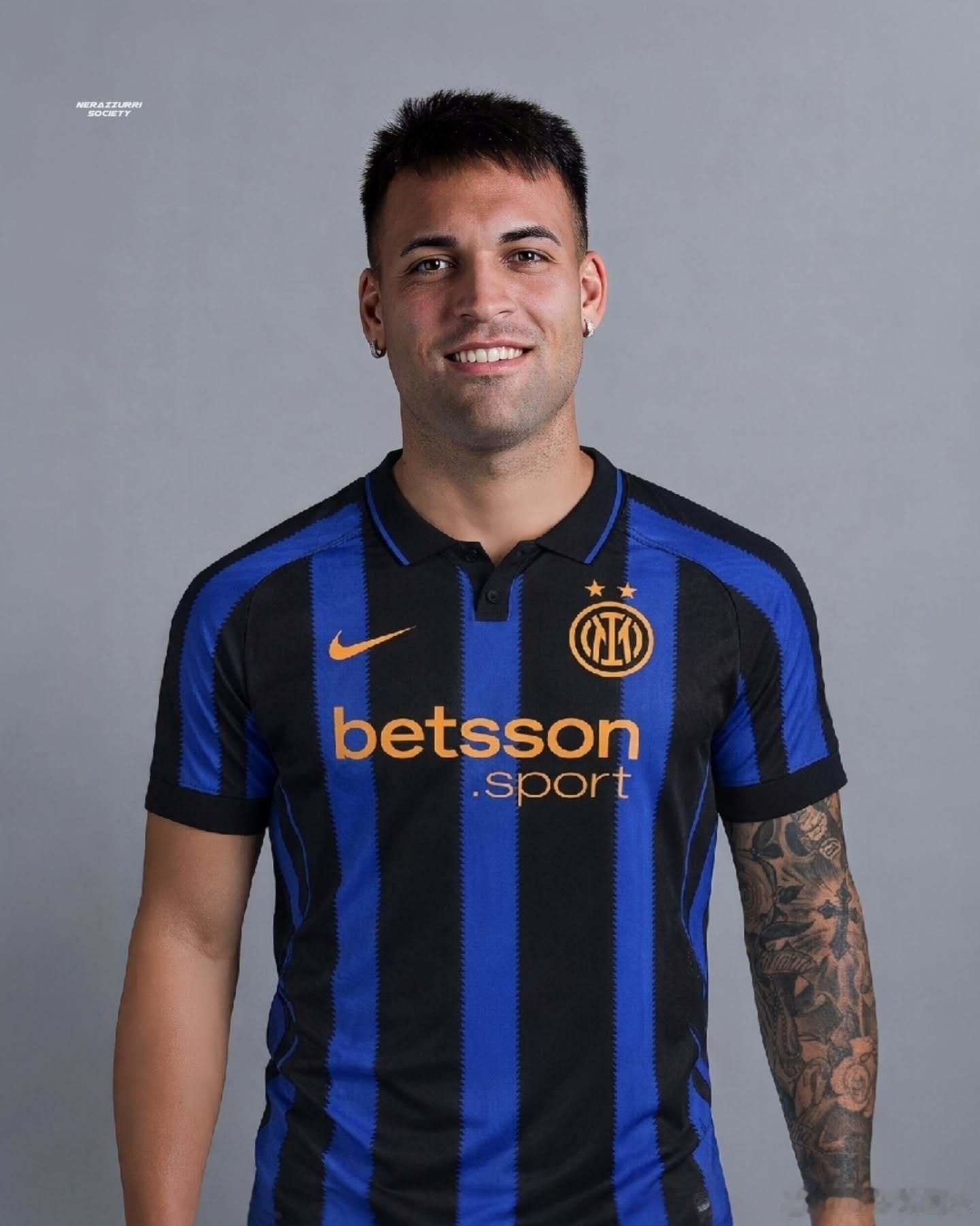 国际米兰下赛季球衣上身效果感觉还不错哦国际米兰意甲劳塔罗