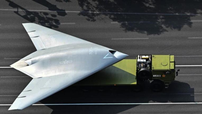 J20与GJ-11同场飞行，解放军忠诚僚机战术初见雏形