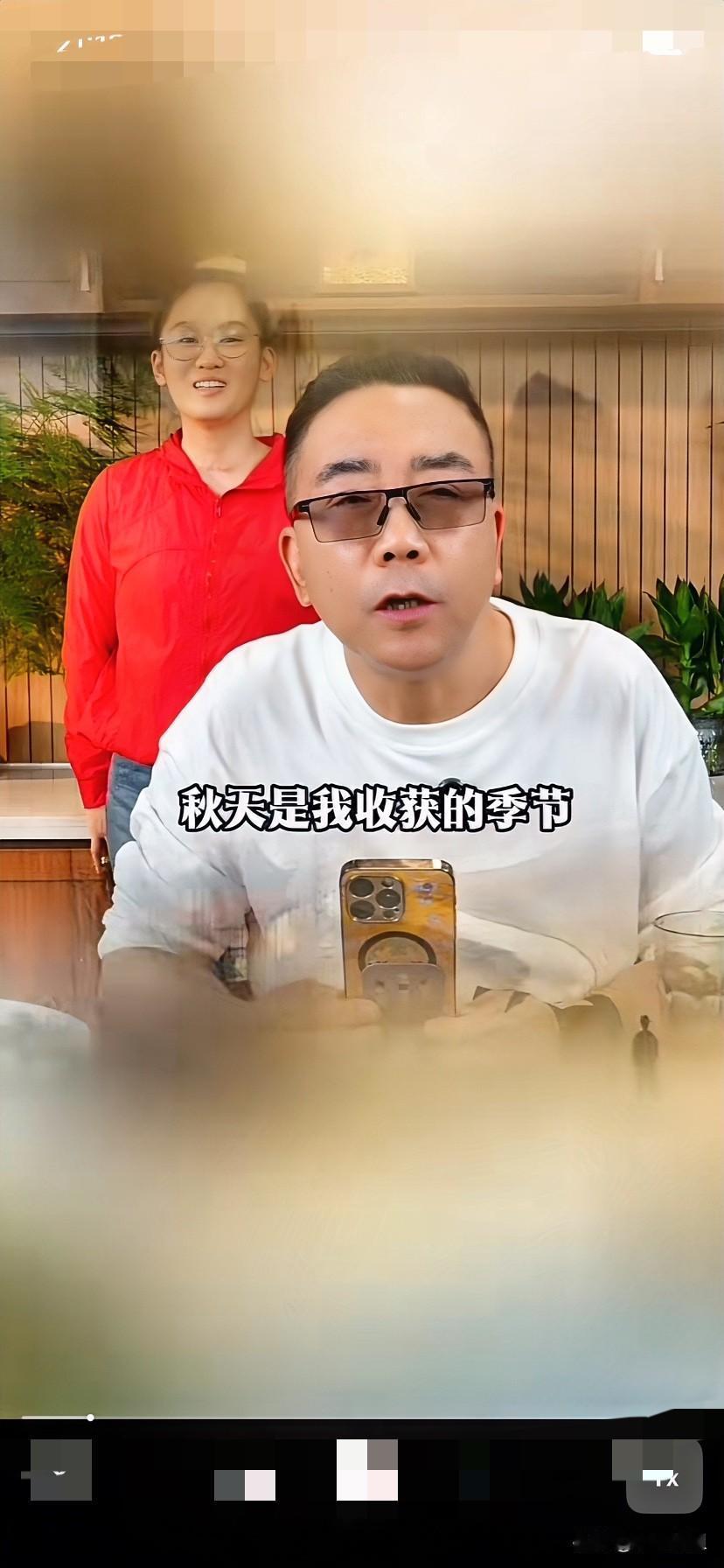 不得不说，杨义声情并茂的朗读，秋天来了，特别有韵味！
借着这篇散文，又暗暗的讽刺