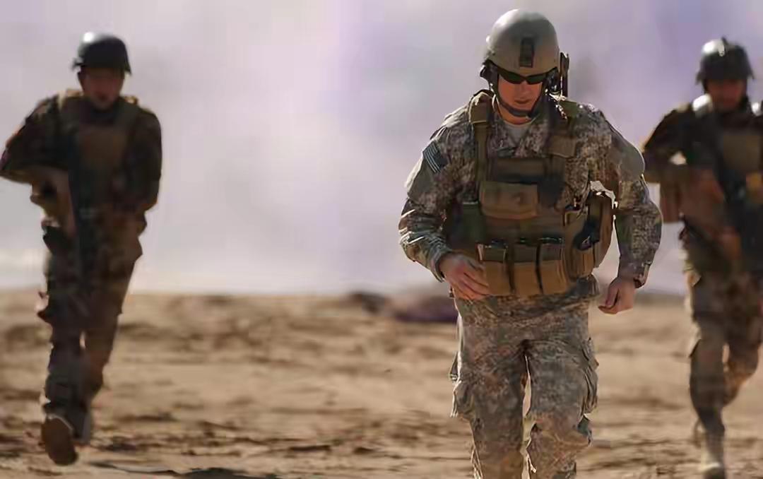 美国故技重演：一边谈判，一边增兵。
   就像在看起来谈判取得进展的时候，突然在