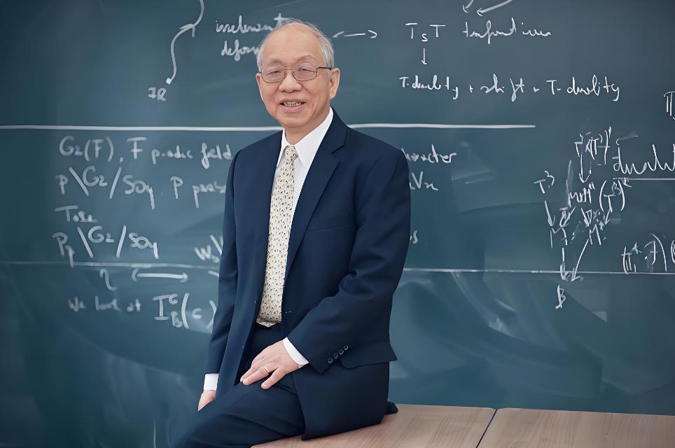 基础科学扎实，做 AI 便轻而易举。近日，数学大师丘成桐在香港中文大学（深圳）丘