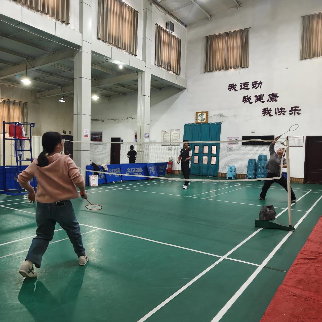 午休时间
出来打个球
都说生命在于运动
暴汗之后倍感舒爽
人生短暂
一定好好照顾