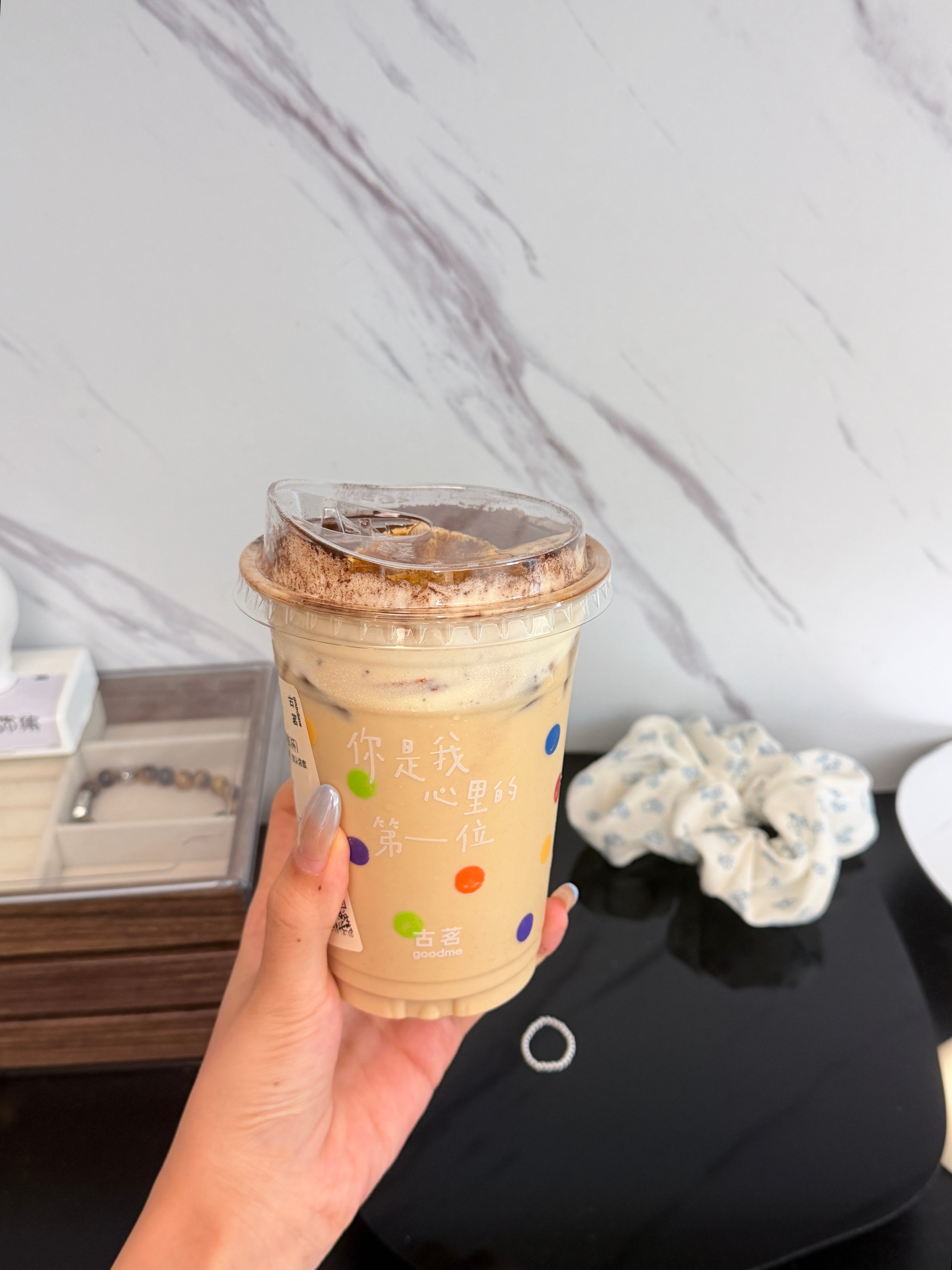 就这样喝着苦尽柑来给店里上新品我第一次喝这杯的时候真的感觉就还好 结果现在越喝越