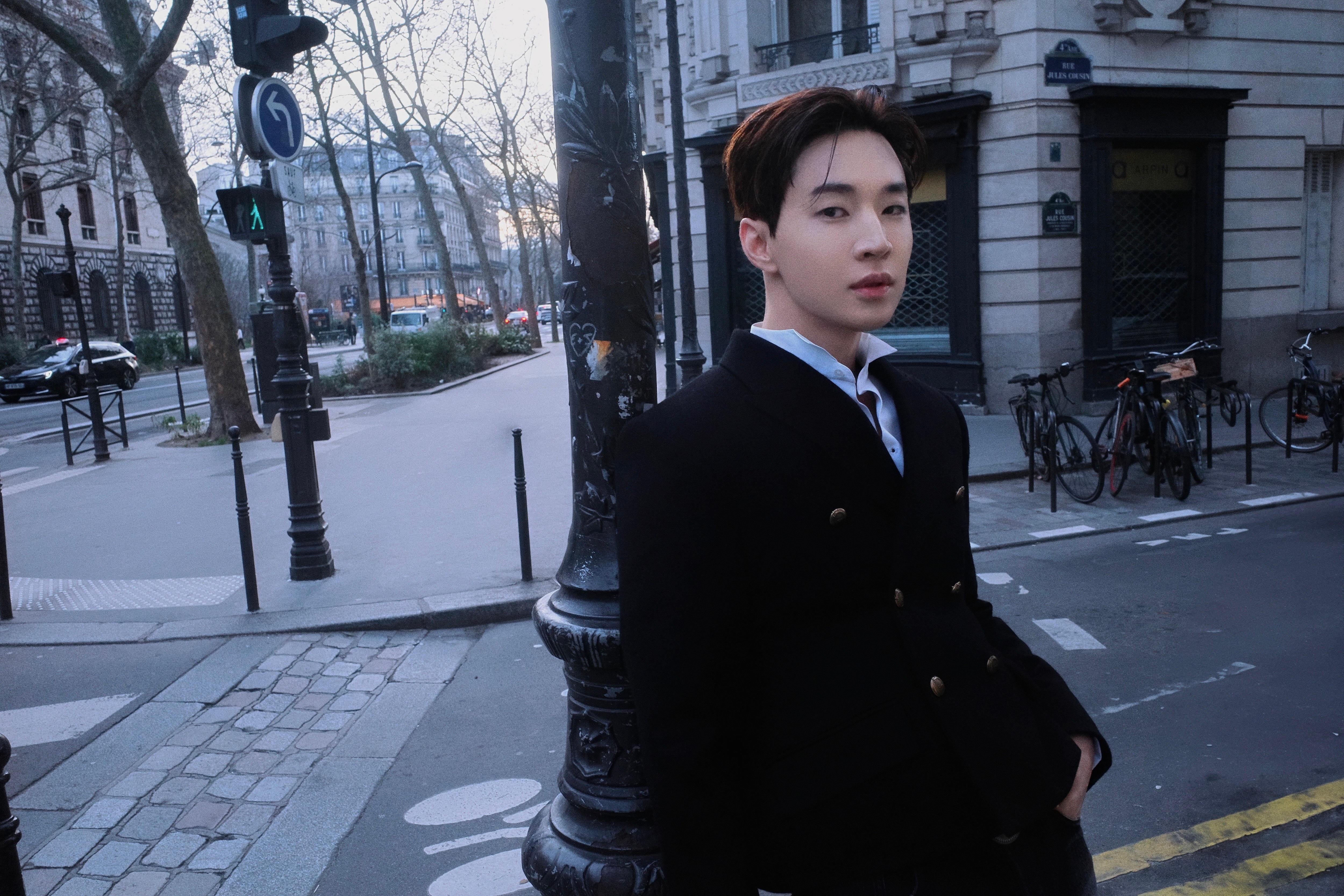 迪奥大秀刘宪华只需轻轻出手 来自今日 Dior 大秀的又一代表面孔 ！品牌大使刘