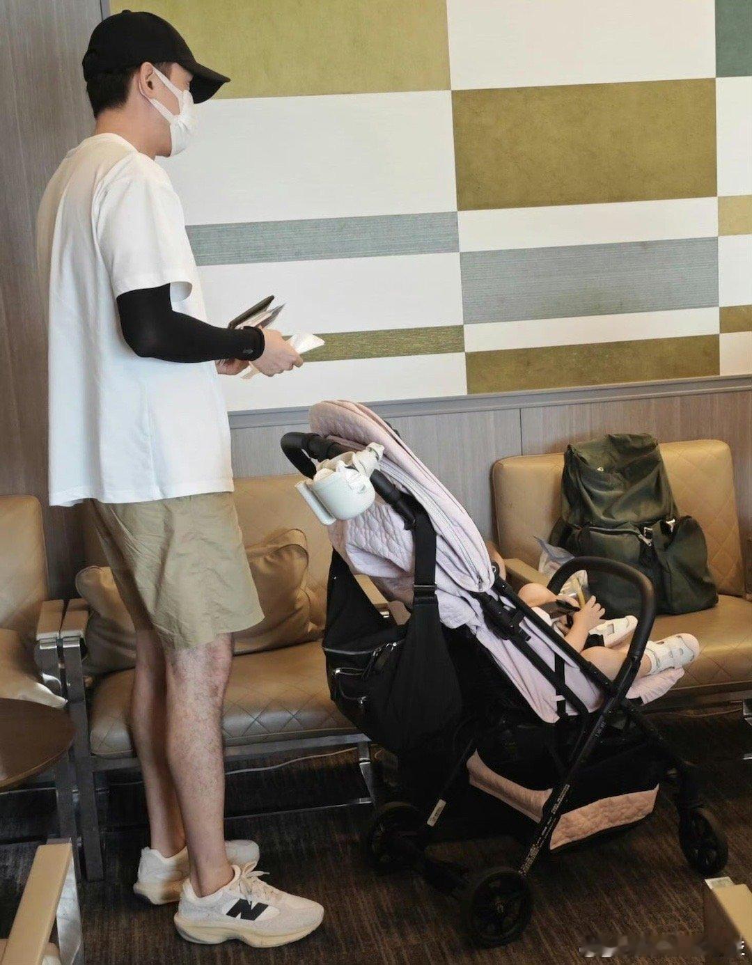 #日本偶遇胡歌一家三口##胡歌[超话]# 我的关注点直接跑偏了哈哈哈哈哈哈哈哈，