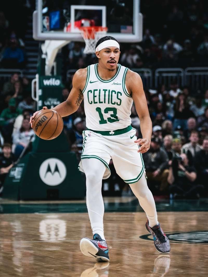 据著名记者Shams报道，凯尔特人将与双向合同球员小罗恩-哈珀签下一份新的两年合