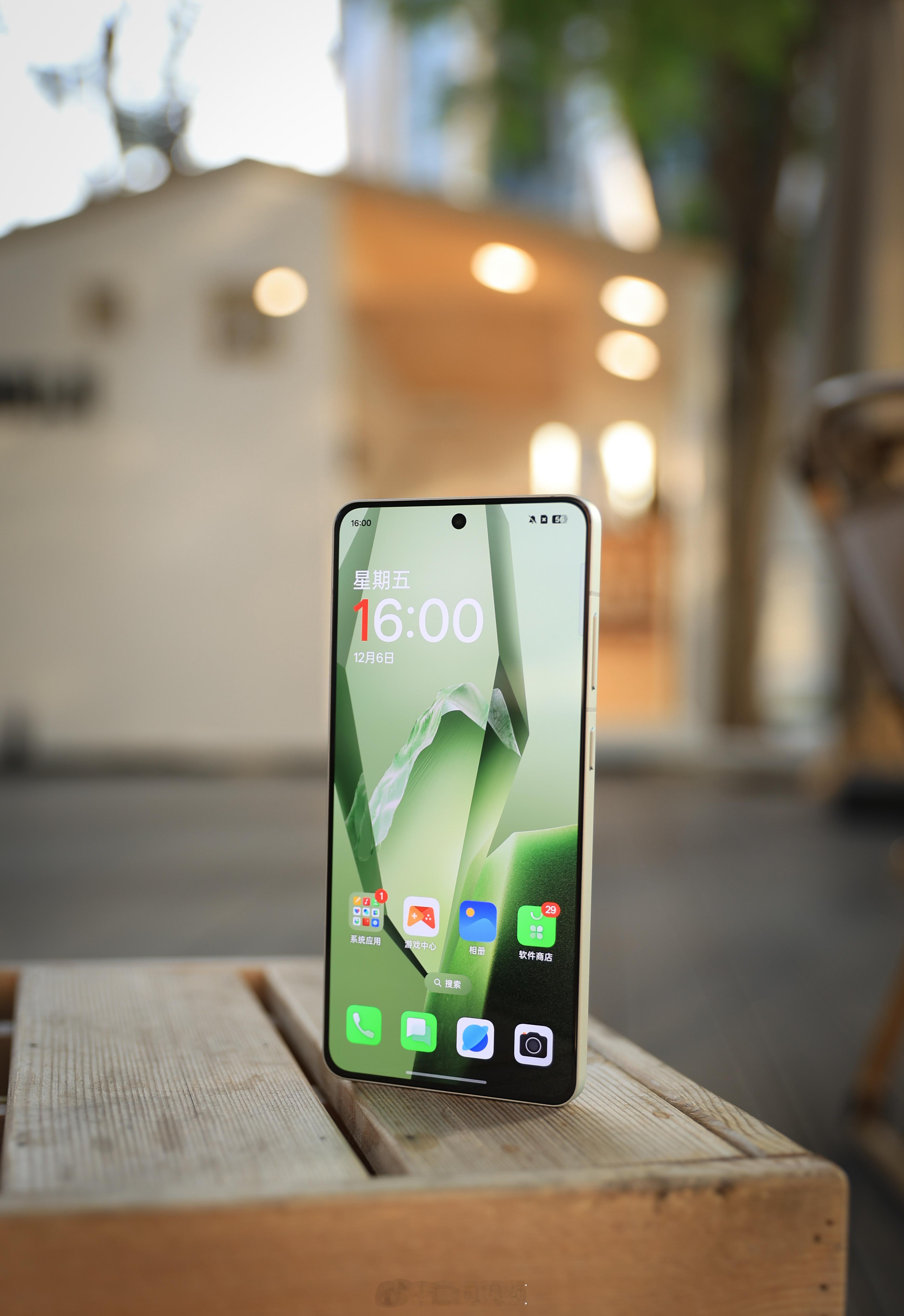 两台8 Gen3新机外观公布 新机来了  一加Ace5：直屏 窄边+金属中框荣耀