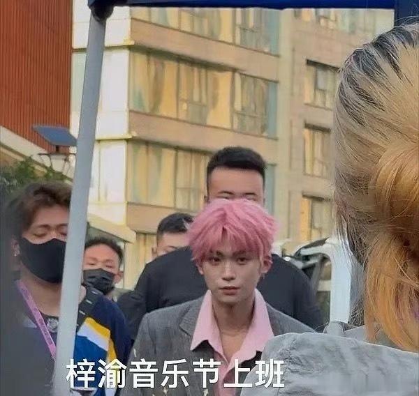 梓渝站姐放了梓渝音乐节生图 是不是很优越梓渝 我的初心没有变梓渝站姐 ​​​