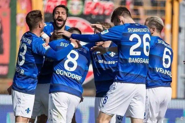 今日公推：周五001 澳超 墨尔本胜利 vs 珀斯光荣墨尔本胜利现在排第6位，近