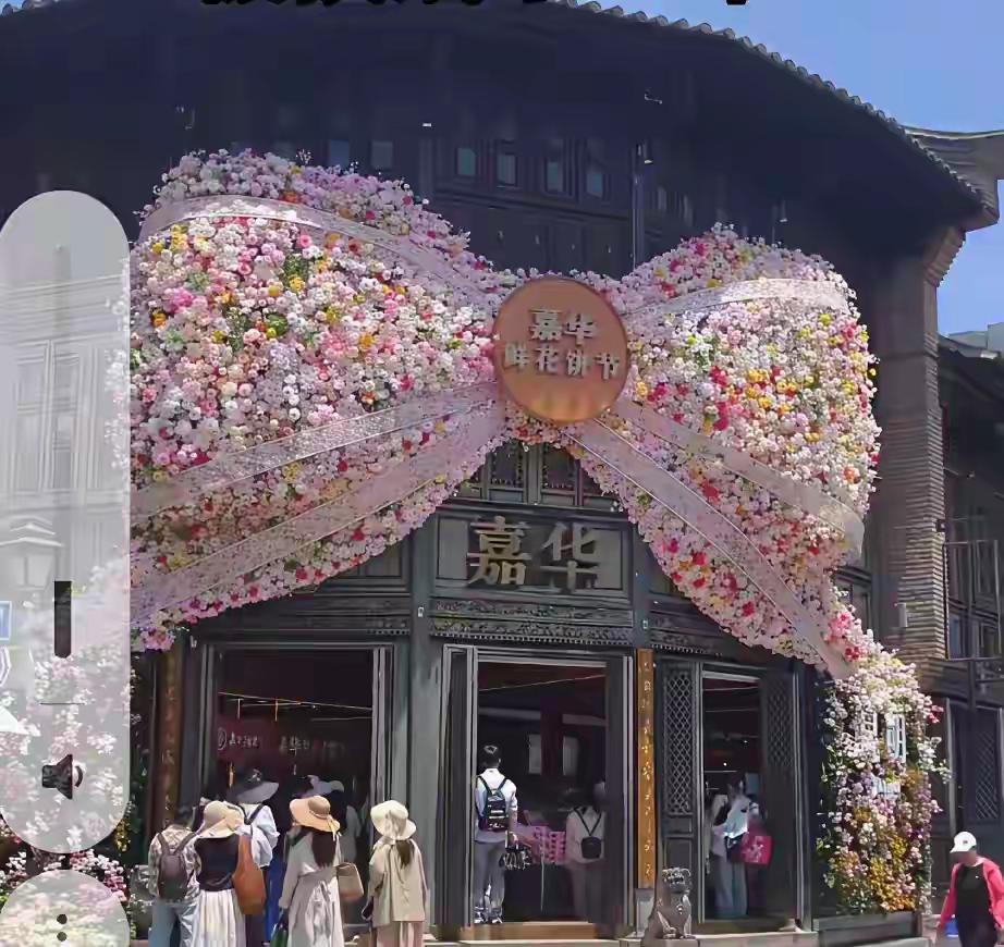 为啥恶俗的低趣味能大行其道？
在欣赏品位方面，不可能都那么整齐划一地高雅，你高你