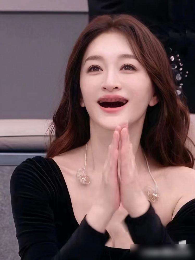 那13刀，根本不是砍向鄢颇的，是砍给京圈所有想动孙东海女人的警告信。
你以为是