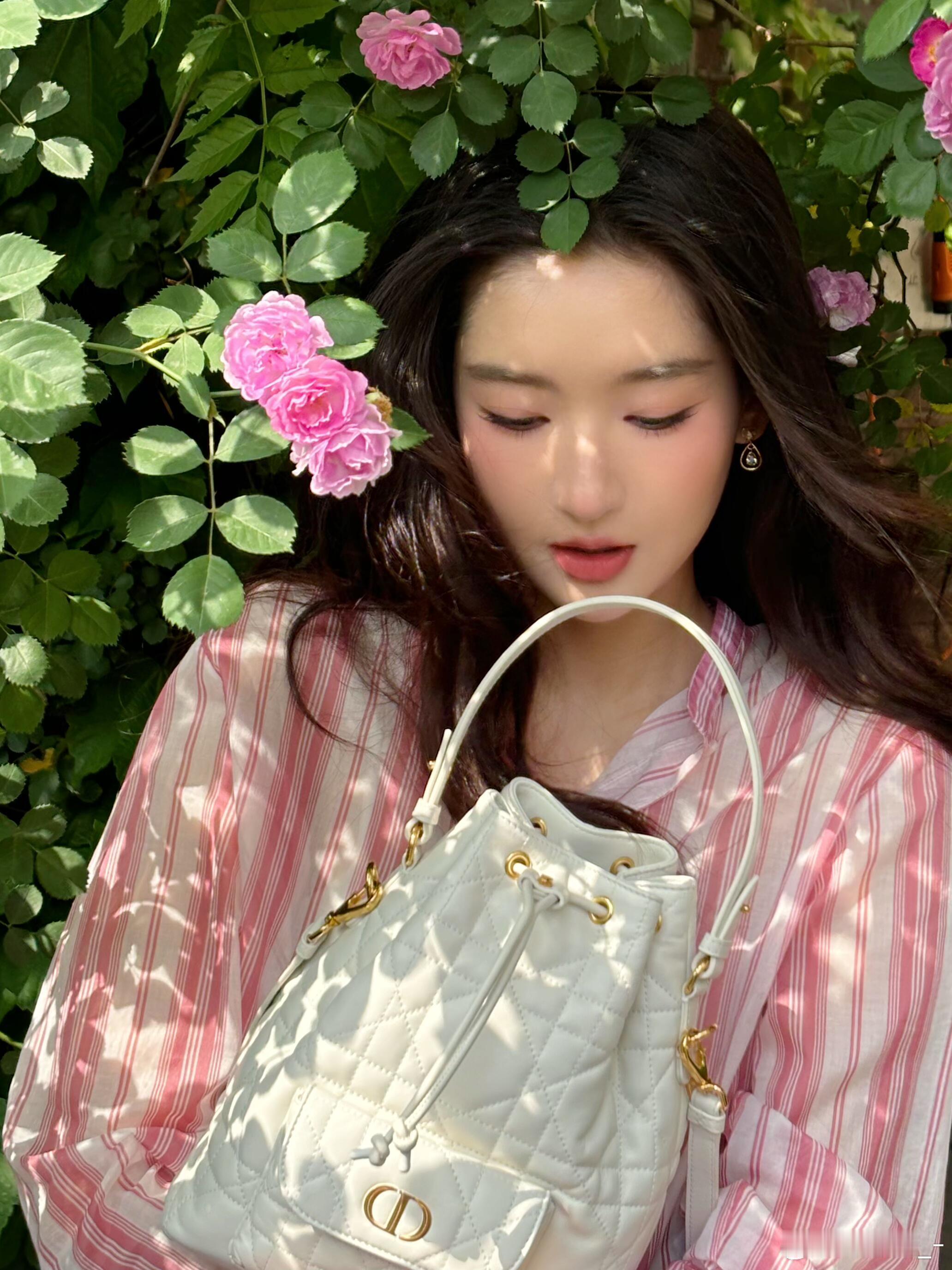 王玉雯蒜鸟蒜鸟都不容易原来女明星也有“家乡魂”！王玉雯武汉话安抚粉丝太圈粉，软糯