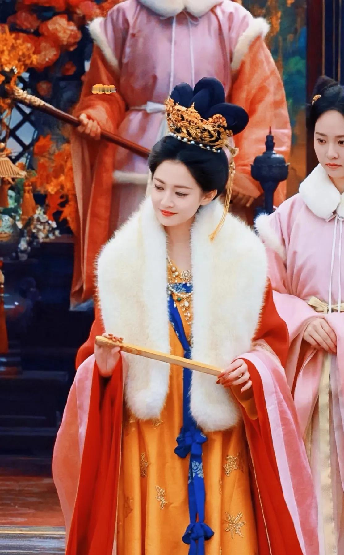 我闺蜜说，陈钰琪白白长那么好看，演什么都会莫名其妙降温。
曾舜晞和她演了张无忌后