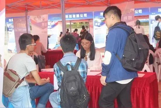 校招问合同被怼“不如狗”？格力：非我员工！涉事HR已被开除
 
校招咨询合同细节