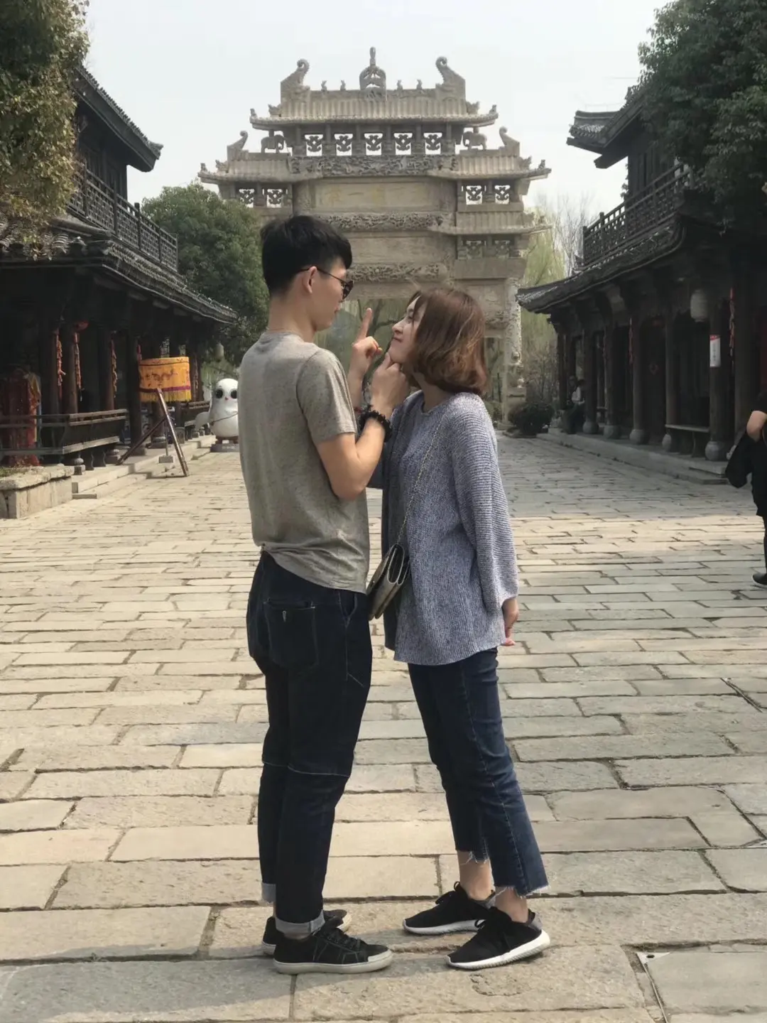 照片拍摄于2018年，那时候他说最爱我了，后来听说他结婚了，媳妇还很漂...