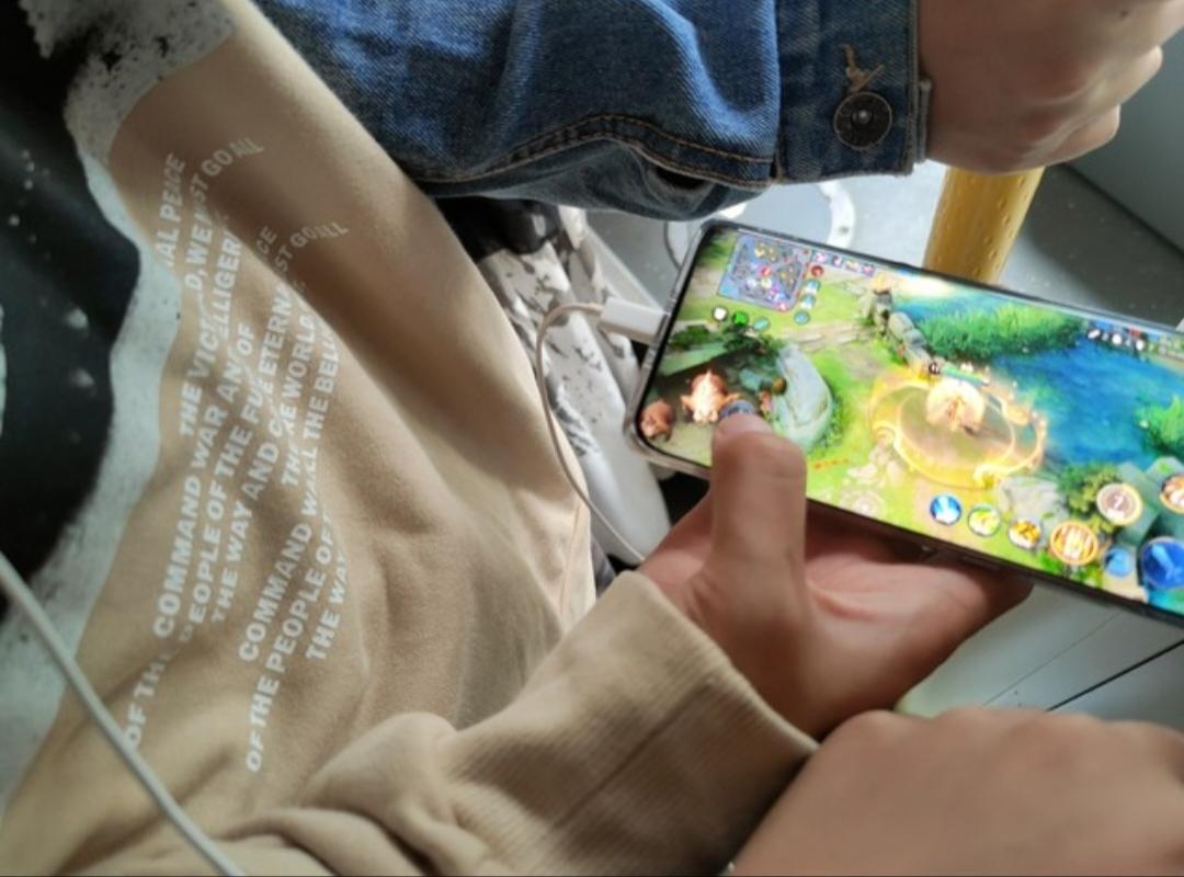 做生意不要请亲戚家的朋友孩子帮忙。
一个朋友是做生意的，他大姨姐家的孩子，今年1